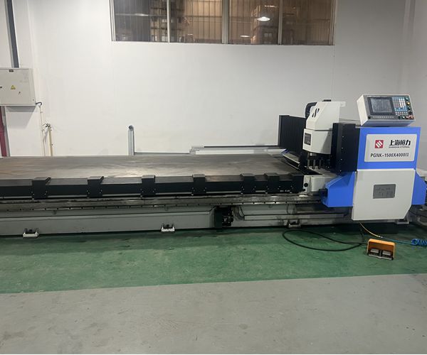 博物館展柜廠家設(shè)備