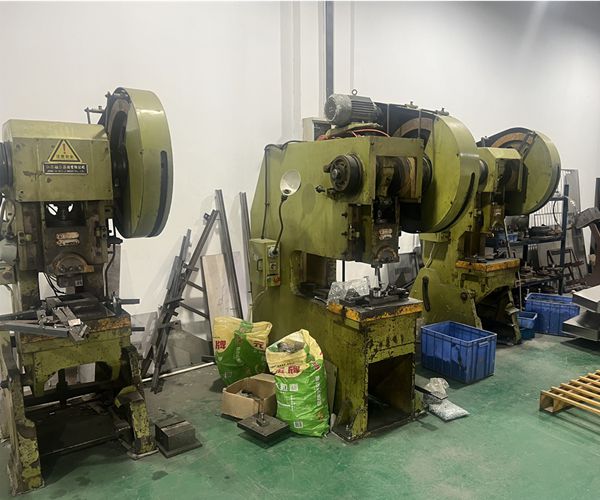 博物館文物展柜生產(chǎn)設(shè)備