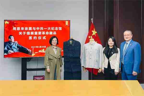 為總理外衣提供文物保護的展柜，聯康展柜廠家備案榮幸。