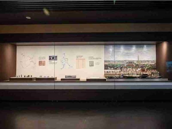 展柜定制廠家哪里多？怎么尋找展柜廠家？