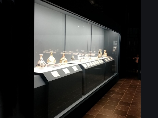 文物古董展柜設計