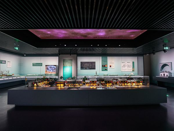 獨(dú)立文物展柜圖片