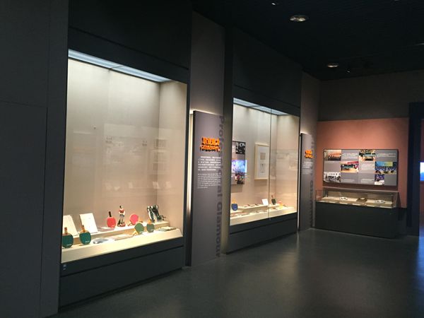 博物館沿墻展柜